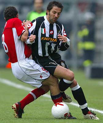 半场战报：奥地利U17 0-0日本U17，双方破门乏术（半场速报：奥地利U17与日本U17互交白卷）