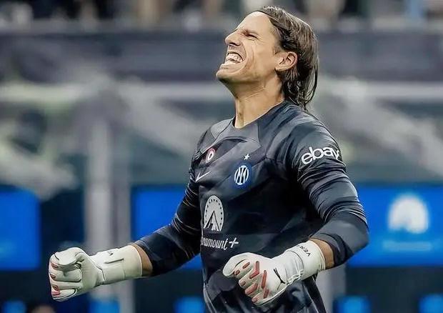 外媒：下赛季欧冠联赛阶段用球将采用白+薄荷绿+紫创新配色（外媒：下赛季欧冠联赛阶段用球将启用白、薄荷绿与紫的全新配色）