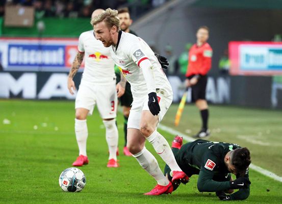 传记作者：亚马尔早期对莱万很不满，后来明白对方是想帮自己（传记作者：亚马尔曾对莱万不满，后知其为善意相助）