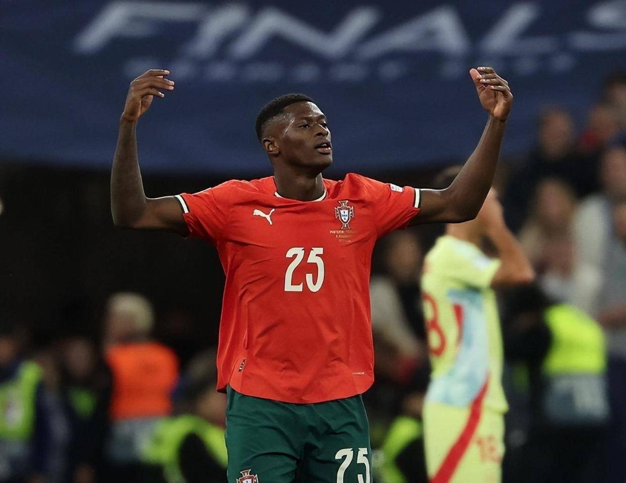 雷霆公布伤病报告：哈滕和华莱士复出，以赛亚·乔等三人缺席（雷霆伤情更新：哈滕、华莱士回归，以赛亚·乔等三将缺阵）