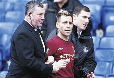 魔鬼赛程！阿森纳后面将陆续迎战桑德兰、热刺、拜仁、切尔西（阿森纳魔鬼连轴赛：先后对阵桑德兰、热刺、拜仁、切尔西）