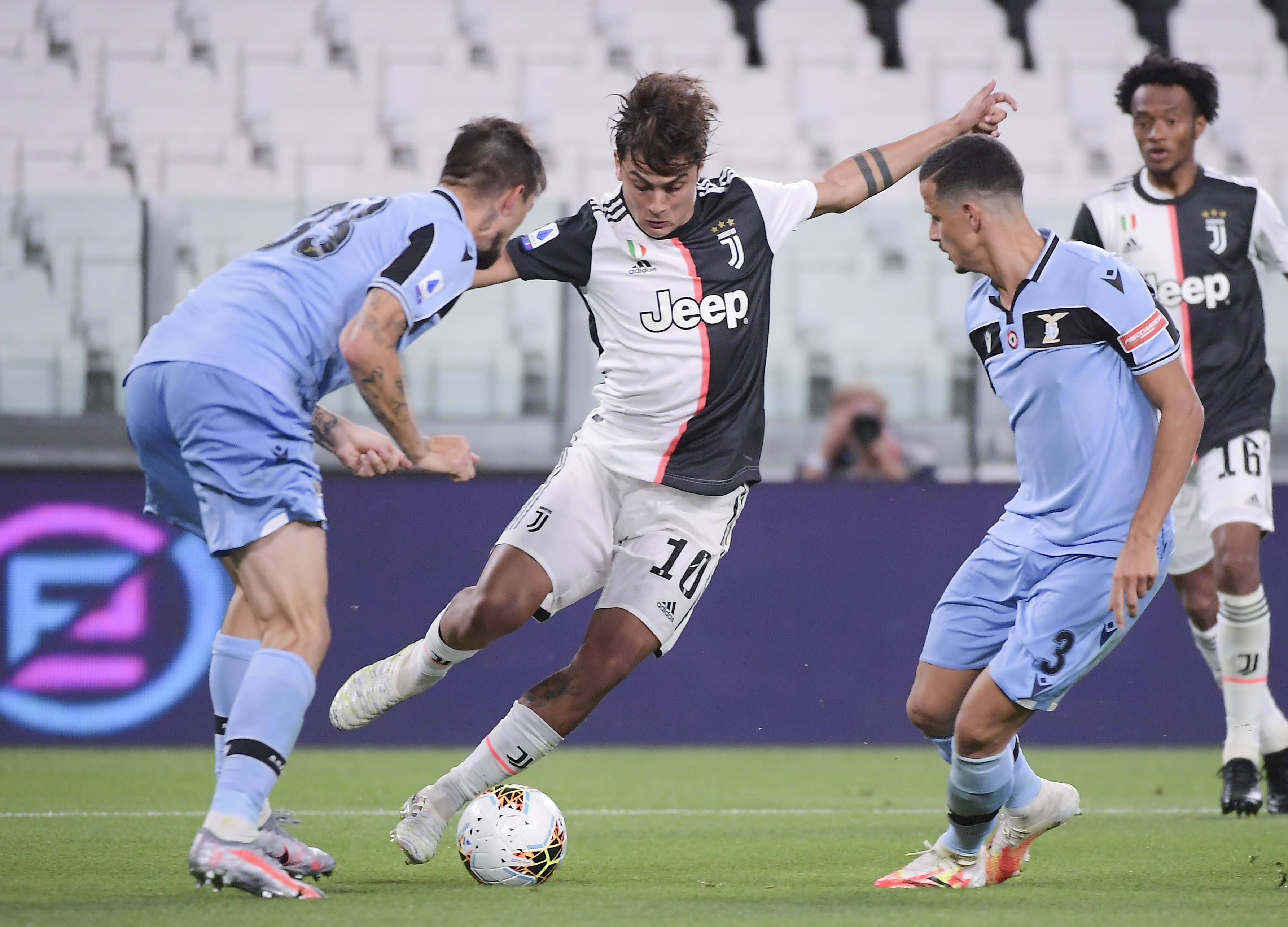 格策：两个头球丢球让人恼火；总体来说我们的防守做得不错（格策：被头球连丢两球令人恼火，但整体防守还不错）