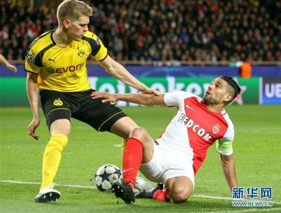 米体：齐沃将全队关在更衣室训话了数分钟，并批评了所有球员（米体：齐沃在更衣室对全队训话数分钟，严厉批评全体球员）